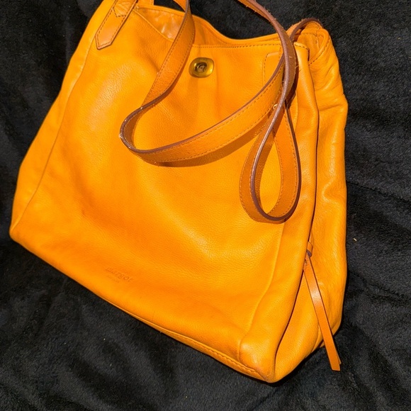 Margot Yellow Leather Shoulder Bag with Hobo Design - Picture 11 of 12
